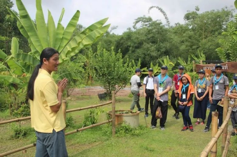 เยาวชนร่วมสนองพระราชปณิธานพระบาทสมเด็จพระเจ้าอยู่หัว ในโครงการค่ายเยาวชนรู้งานสืบสานพระราชดำริ