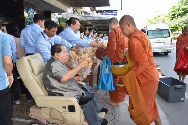 คุณภูมินทร์ ปิยะวานิชย์ ประธานกรรมการบริหาร คุณวิชิ...