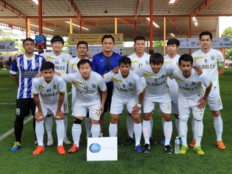 นายกิตติพันธ์ ภูษณวรรณ (กลางบน) กรรมการผู้จัดการอาว...