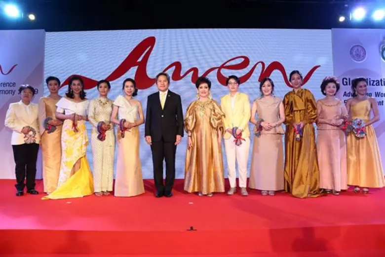 คุณหญิงณัฐิกา วัธนเวคิน อังอุบลกุล ประธาน...
