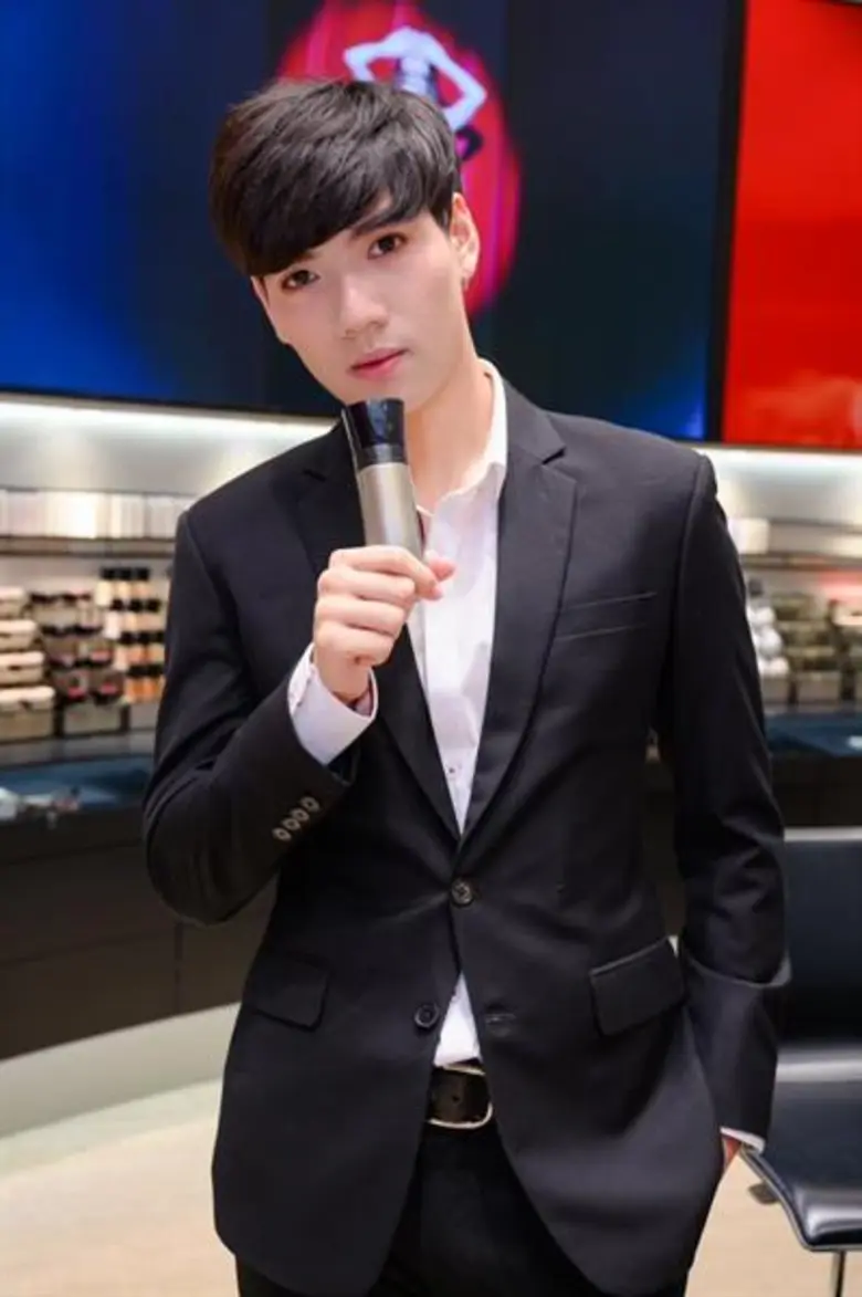 [GIORGIO ARMANI] CODE ABSOLU น้ำหอมแห่งสุภาพบุรุษเปี่ยมเสน่ห์ ไรอัน เรย์โนลด์ส และหนุ่มๆเซเลบริตี้รุ่นใหม่