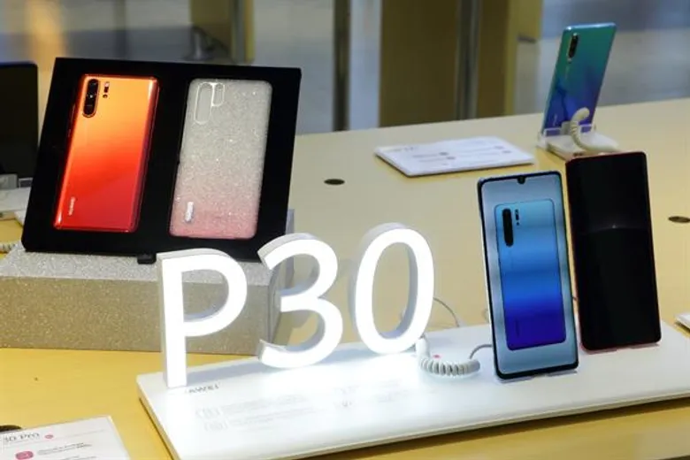 หัวเว่ยจัดกิจกรรมพิเศษต้อนรับ HUAWEI P30 Pro Limited Edition สี Amber Sunrise การันตีความฮอตของ HUAWEI P30 Series ด้วยยอดขาย ทะลุ 10 ล้านทั่วโลก!!