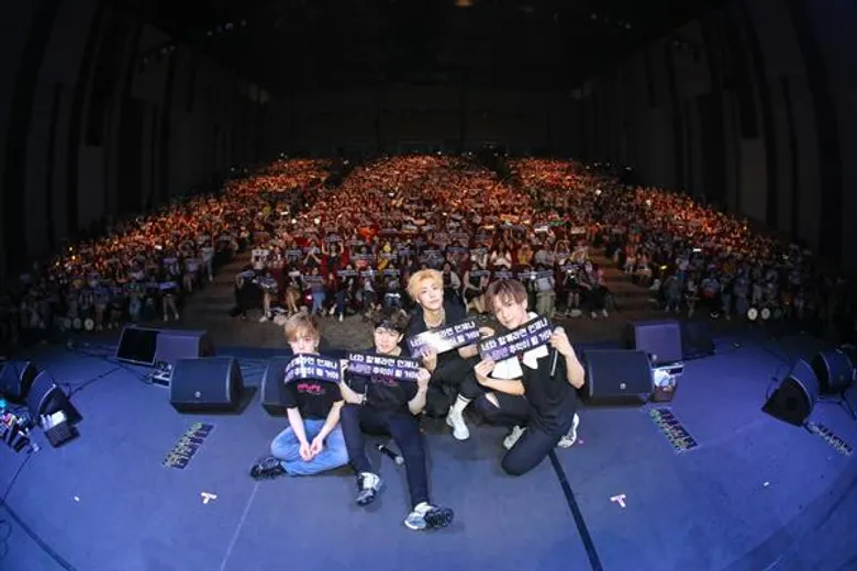 คอนเสิร์ต “เอ็นฟลายอิ้ง” เต็มอิ่มสองชั่วโมงกว่า ความสนุก สุดมันส์ ระเบิดความฟินเกินพิกัด ได้ใจไปเต็ม 1,500 ดวง!!