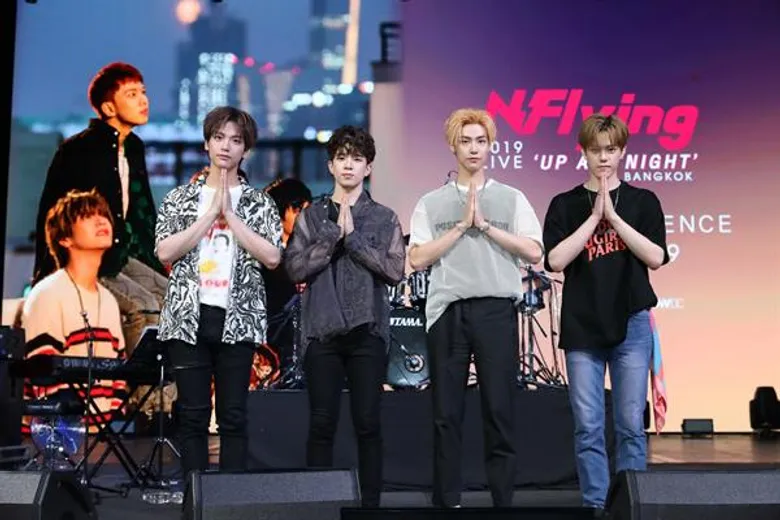 คอนเสิร์ต “เอ็นฟลายอิ้ง” เต็มอิ่มสองชั่วโมงกว่า ความสนุก สุดมันส์ ระเบิดความฟินเกินพิกัด ได้ใจไปเต็ม 1,500 ดวง!!