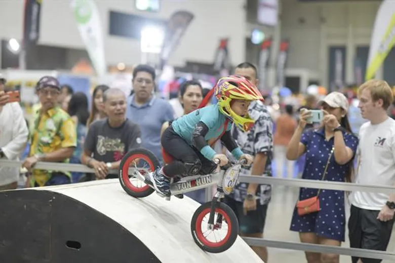 สุดเจ๋ง ! “น้องต้นคุณ” วัย 3 ขวบ ซิวแชมป์จักรยานขาไถ Balance Bike Super Cross