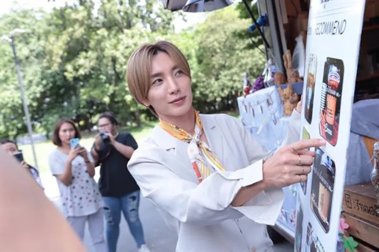 “อีทึก” ปลื้มหนัก โดนเซอร์ไพรส์วันเกิดเป่าเค้ก กลางรายการ BEAUTY No.9