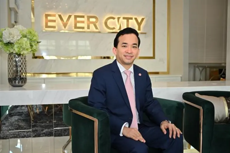 ปรบมือรัวๆๆ ให้กับบอส "สวิจักร์ โลจายะ" บ...