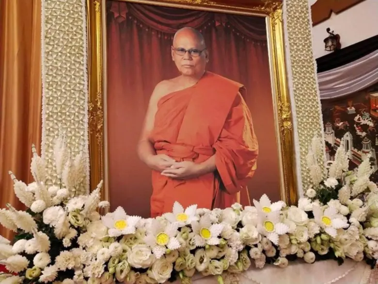 ที่ปรึกษาอธิการบดี ม.ศรีปทุม ร่วมน้อมกราบถวายความอา...