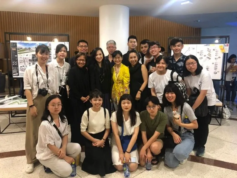 ภาพข่าว: SoA+D ต้อนรับคณาจารย์และนักศึกษาจาก Ming Chuan University เยี่ยมชมนิทรรศการแสดงผลงานวิทยานิพนธ์ "เต็กสมัยนี้" Architecture Thesis Show 2019 พร้อมร่วมหารือความร่วมมือด้าน Digital และ Creativity