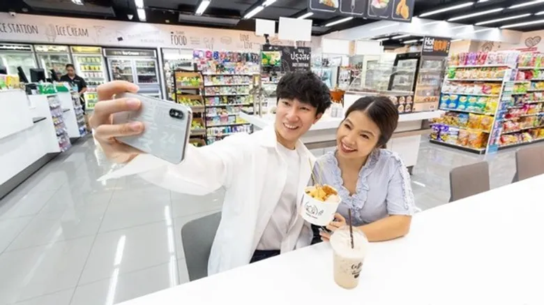 แฟมิลี่มาร์ท เดินหน้าคอนเซ็ปต์ Food Destination ผลิกโฉมเมนูโอเด้ง สร้างความต่างผ่านคาแรคเตอร์ “ฮานะจัง”