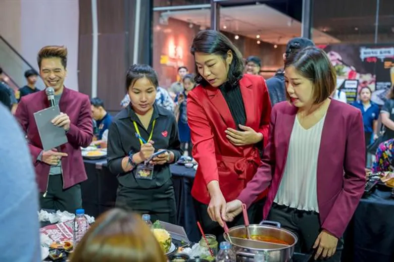 “ปิงปอง” VS “ณมน” ระเบิดพลังเคี้ยวแหลก ชิงแชมป์ “EAT WAR สงครามบัลลังก์กิน”