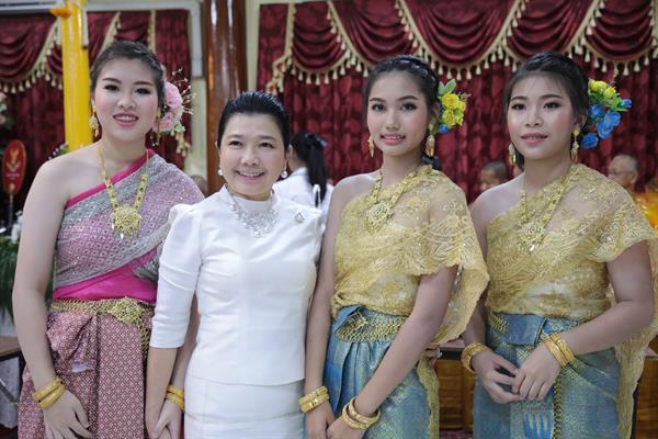 ม.กรุงเทพธนบุรี-สาธิตกรุงเทพธนบุรี ร่วมแห่เทียนพรรษา ถวายวัดปุรณาวาส