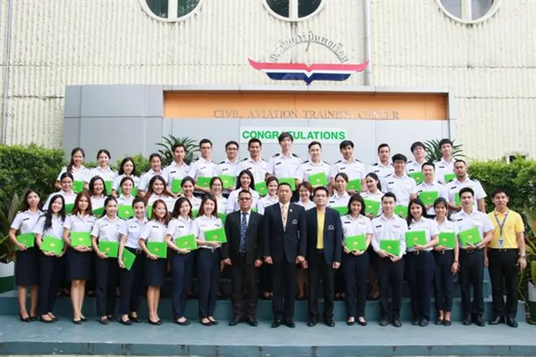 พลเรือตรี ปิยะ อาจมุงคุณ ผู้ว่าการ สถาบัน...