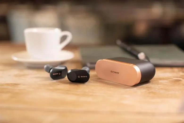 โซนี่ไทยเปิดรับจองหูฟัง WF-1000XM3 จากตระกูล 1000X หูฟังไร้สายแบบ Truly Wireless มาพร้อมเทคโนโลยีตัดเสียงรบกวนสุดล้ำรุ่นล่าสุด มอบอิสระแห่งสุนทรียภาพในการฟังเพลงอย่างแท้จริง