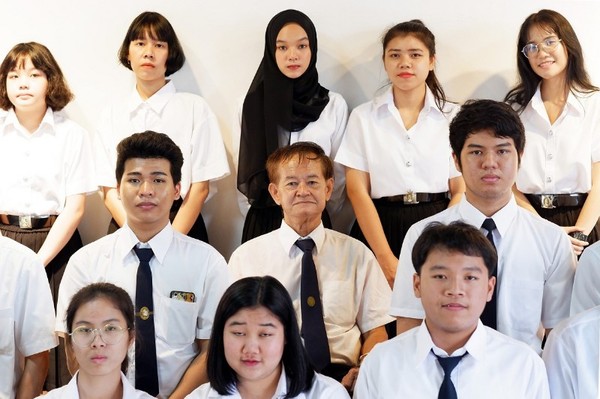 มรภ.บ้านสมเด็จเจ้าพระยา เปิดบ้านต้อนรับนักศึกษาวัย 72 ปี สู่รั้วบ้านแห่งความสำเร็จ บ้านสมเด็จเจ้าพระยา ในหลักสูตรสาขาวิชาออกแบบกราฟิกและอินโฟร์ (Graphic and Information Design)