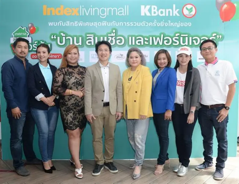 กาญจนวรรณ ลายลักษณ์ศิริ (ที่ 5 จากซ้าย) ร...