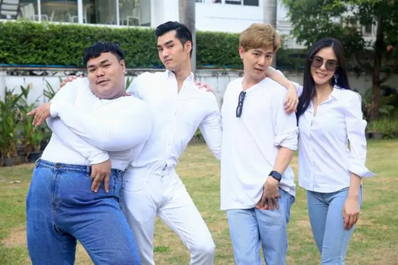 แม่มาแล้วจ้า!! ชมพู่-อารยา ในหนัง “ตุ๊ดซี่ส์ เดอะมูฟวี่” ปะทะตัวลูกครบแก๊ง “เพชร-เต๋อ-ปิงปอง-พีค”
