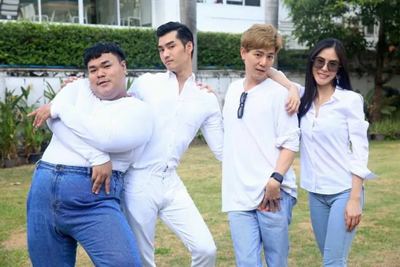 แม่มาแล้วจ้า!! ชมพู่-อารยา ในหนัง “ตุ๊ดซี่ส์ เดอะมูฟวี่” ปะทะตัวลูกครบแก๊ง “เพชร-เต๋อ-ปิงปอง-พีค”