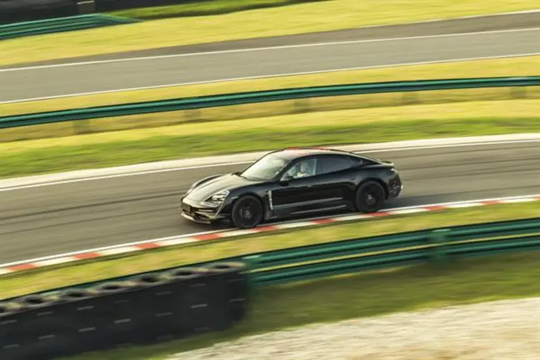 ปอร์เช่ ไทคานน์ (Porsche Taycan) ปรากฏโฉมที่เซี่ยงไฮ้ ประเทศจีน