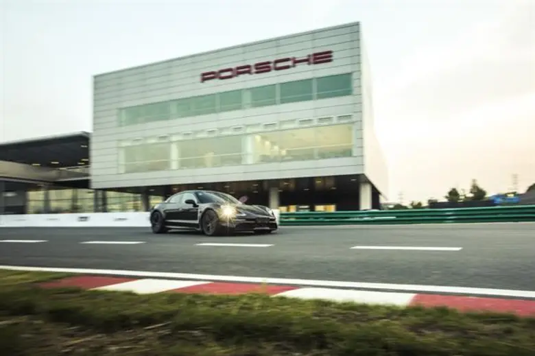 ปอร์เช่ ไทคานน์ (Porsche Taycan) ปรากฏโฉมที่เซี่ยงไฮ้ ประเทศจีน