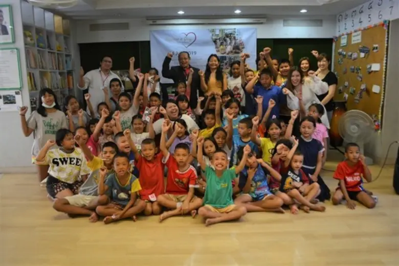 จี แลนด์ พร็อพเพอร์ตี้ จัดกิจกรรม Happiness is Giving มุ่งมั่นส่งเสริมการพัฒนาคุณภาพชีวิตของเด็กและเยาวชน ณ ห้องสมุดบ้านนิทาน ชุมชน 70 ไร่ มูลนิธิสิกขาเอเชีย คลองเตย