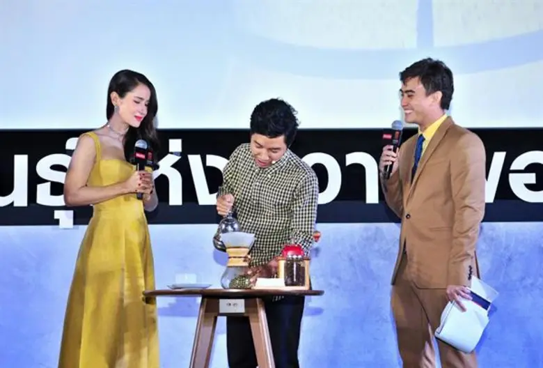 อีซูซุ ร่วมกับ เมเจอร์ ซีนีเพล็กซ์ กรุ้ป ชวนคนไทยสานสำนึกรักบ้านเกิด เพื่อสร้างความพอเพียงในสังคมผ่านภาพยนตร์เทิดพระเกียรติฯ เพื่อส่งเสริมปรัชญาแห่งความพอเพียง ชุด “เมล็ดพันธุ์แห่งความพอเพียง”