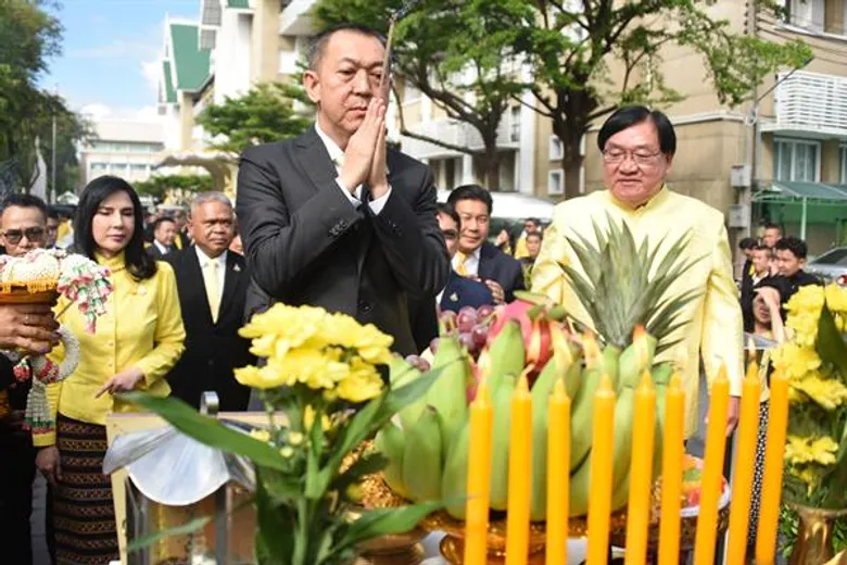 ภาพข่าว: คณะรัฐมนตรีเข้าสักการะสิ่งศักดิ์สิทธิ์