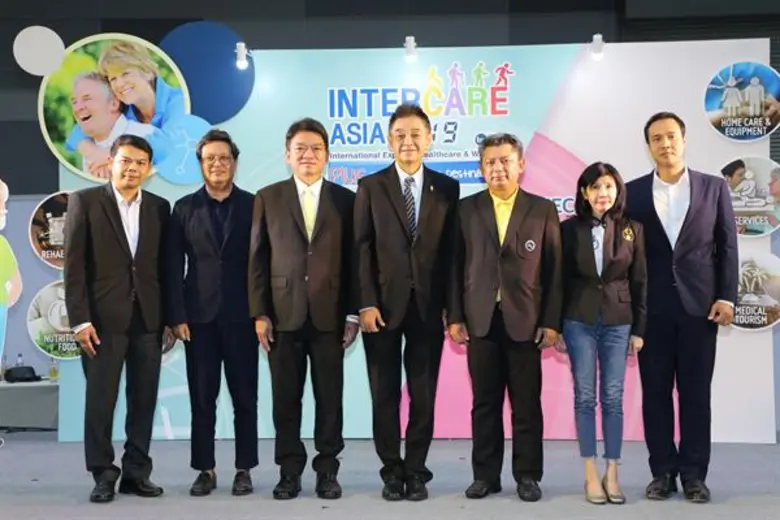 นายศักดิ์ชัย ภัทรปรีชากุล (กลาง) กรรมการผู้จัดการ บ...