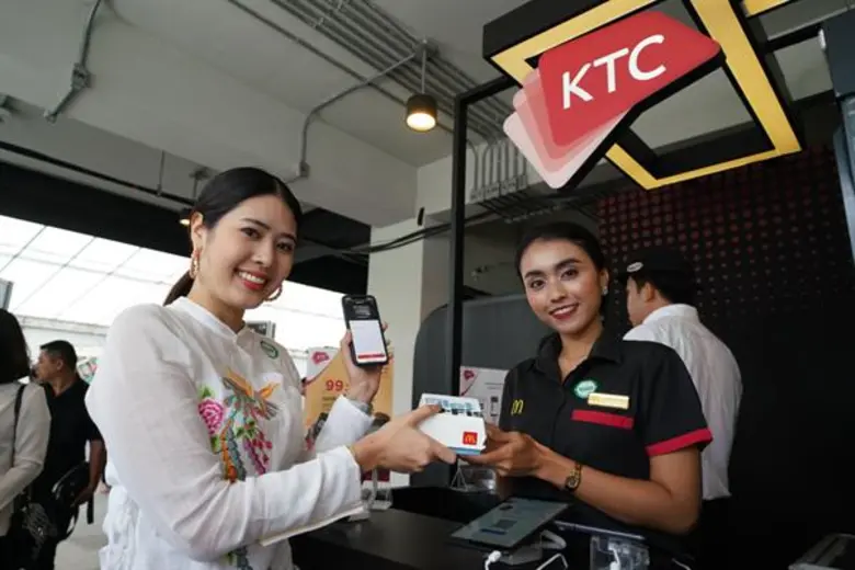 ภาพข่าว: ผู้ว่าการธนาคารแห่งประเทศไทยเยี่ยมชมบูธเคทีซี ในงาน “Bangkok FinTech Fair 2019”