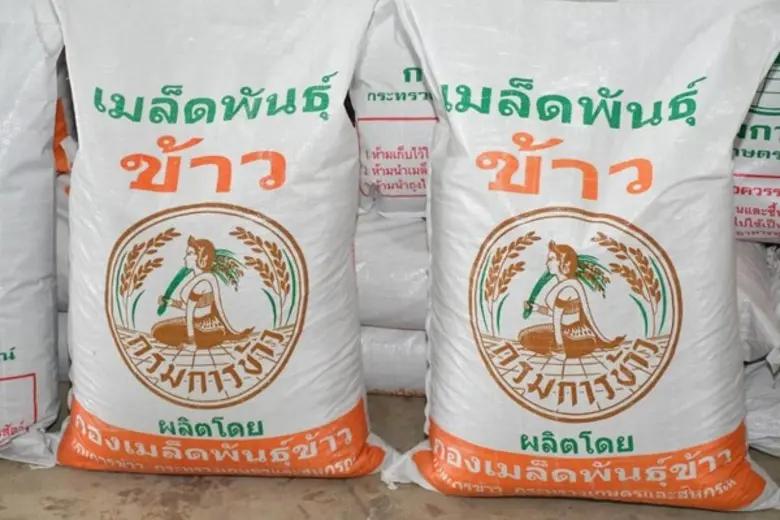 กรมการข้าวเตรียมเมล็ดพันธุ์ข้าว 10 พันธุ์ 10,000 ตันช่วยชาวนาผู้ประสบภัยแล้ง