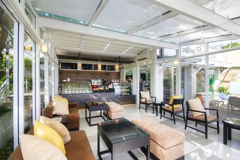 คาเฟ่ แคนทารี ภูเก็ต ร้านคาเฟ่สุดชิควิวทะเล พร้อมเสิร์ฟอาหารแล้ววันนี้