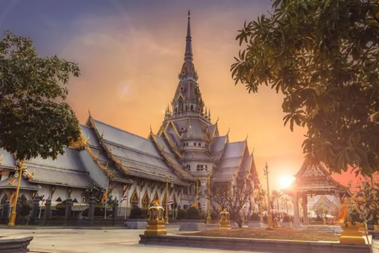 ในฐานะพันธมิตรด้านการชำระเงินผ่านบัตรในเอ...