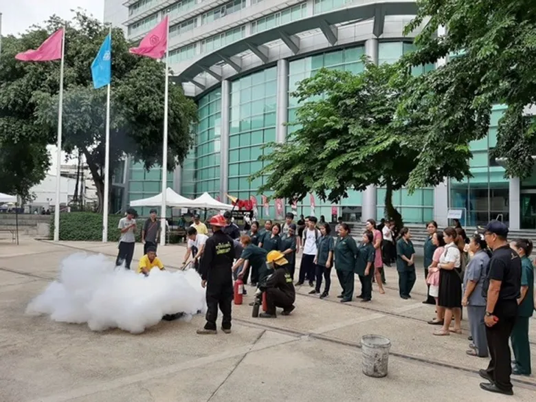 เตรียมพร้อม! ม.ศรีปทุม จัดอบรมการซ้อมอพยพหนีไฟอาคารสูง