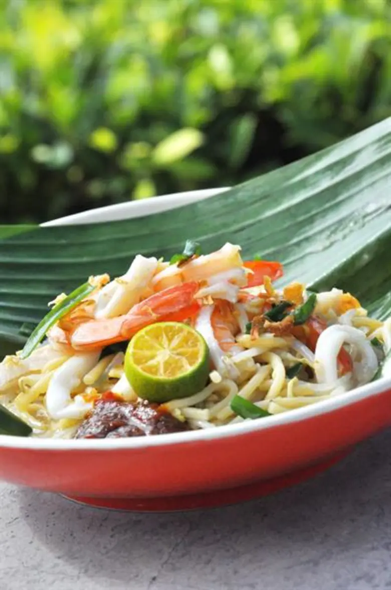 “โรงแรมแชงกรี-ลา กรุงเทพฯ ขอเชิญนักชิมมาอิ่มอร่อยไปกับ “เทศกาลอาหารสิงคโปร์” รสชาติต้นตำรับ ณ ห้องอาหาร เน็กซ์ทู คาเฟ่"