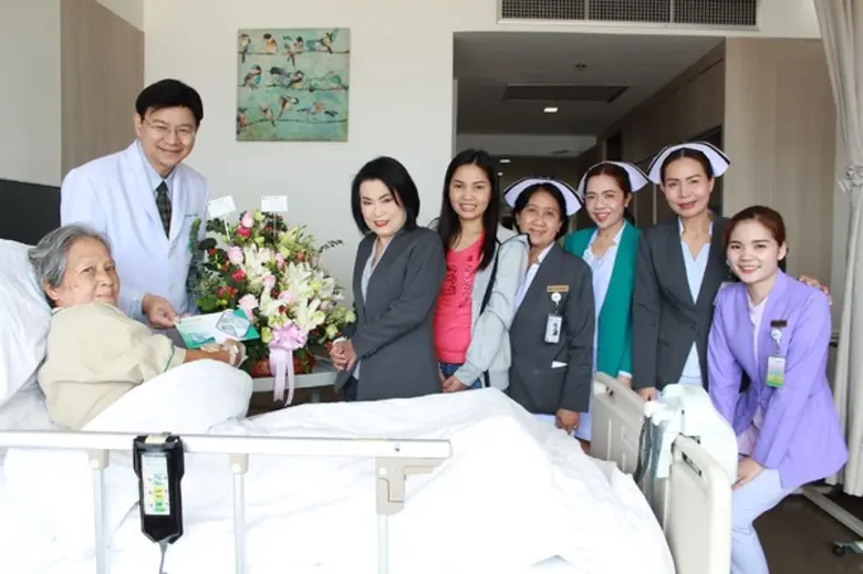 น.ท.นพ.เอกพงษ์ โกมลหิรัณย์ แพทย์ผู้ชำนาญก...