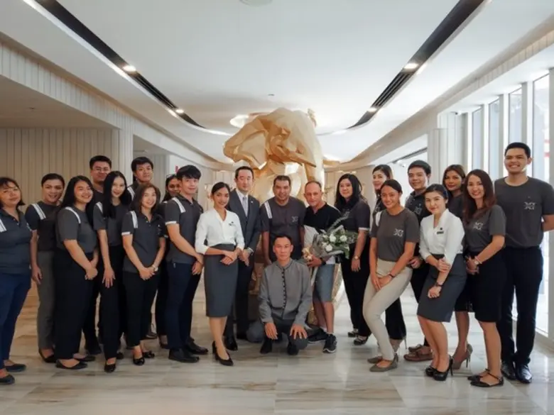 ภาพข่าว: โรงแรม อิเลฟเว่น กรุงเทพฯ สุขุมวิท 11 ต้อนรับแขกผู้เข้าพักท่านแรกของโรงแรม อย่างอบอุ่น