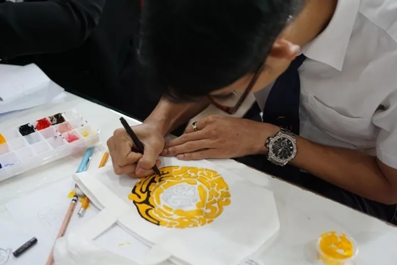 “หอวัง ควง อี.เทค” คว้ารางวัลชนะเลิศ สุดยอดนักการตลาดออนไลน์รุ่นใหม่