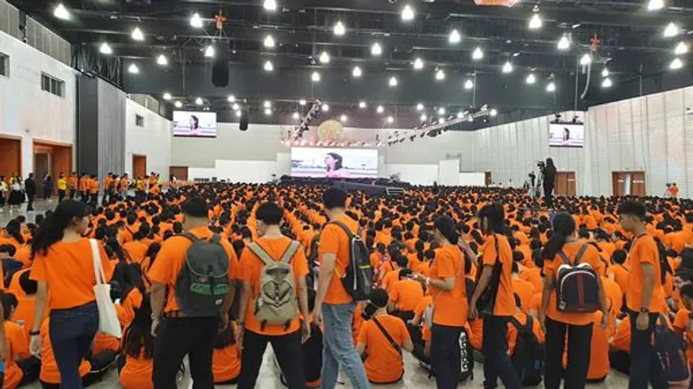 ปรากฏการณ์เฟรชชี่ล้นฮอลล์! สจล. ต้อนรับนักศึกษาใหม่ ในบรรยากาศ “ร็อคสตาร์” หนุนกระชับสัมพันธ์ผ่านกิจกรรมสุดสร้างสรรค์ พร้อมดูแลเสมือนคนในครอบครัว