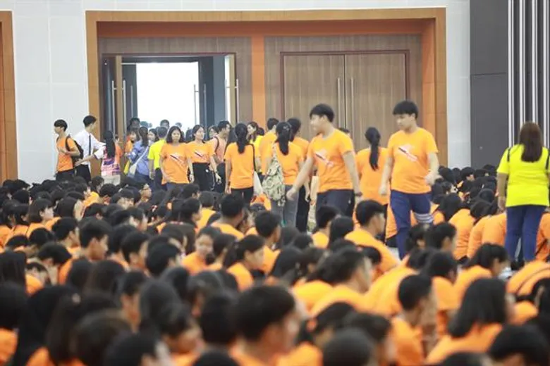 ปรากฏการณ์เฟรชชี่ล้นฮอลล์! สจล. ต้อนรับนักศึกษาใหม่ ในบรรยากาศ “ร็อคสตาร์” หนุนกระชับสัมพันธ์ผ่านกิจกรรมสุดสร้างสรรค์ พร้อมดูแลเสมือนคนในครอบครัว