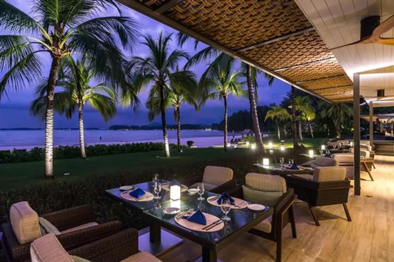 ภูเก็ต แมริออท รีสอร์ท แอนด์ สปา, ในยางบีช คว้าสองรางวัลจาก World Luxury Spa and Restaurant awards