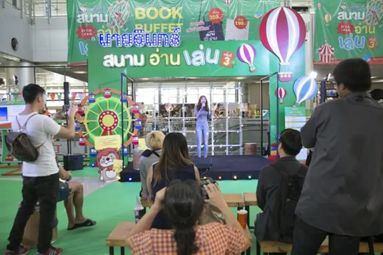 งานเปิดตัวหนังสือ Selling Secret ความลับของคนที่ขายอะไรก็สำเร็จ  โดย เฌอมาณย์ รัตนพงศ์ตระกูล ภายในงานนายอินทร์สนามอ่านเล่น ครั้งที่ 3