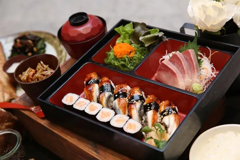 ซีพีเอ็น เอาใจสายกิน อิ่มคุ้ม ลุ้นอร่อยฟรี กับแคมเปญ “The 1 ลุ้นเลี้ยงยกโต๊ะ มายกแก๊ง” ขนทัพร้านอาหารดัง มอบส่วนลดสูงสุด 1,000 บาท ระหว่างวันที่ 8 ส.ค. – 9 ก.ย. 2562 (เฉพาะวันจันทร์-ศุกร์) ที่ศูนย์การค้าเซ็นทรัลทุกสาขา