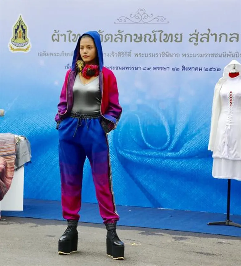 นายกรัฐมนตรี-ครม.ชมกิจกรรม “ผ้าไทยสู่สากล เฉลิมพระเกียรติ พระบรมราชชนนีพันปีหลวง” วธ.ร่วมหน่วยงานรัฐ-เอกชนจัดนิทรรศการแฟชั่นโชว์ผ้าไทยทั้งในไทยและญี่ปุ่นช่วงเดือนส.ค.นี้