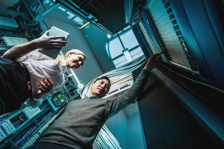 กูเกิลคลาวด์ (Google Cloud) และวีเอ็มแวร์...