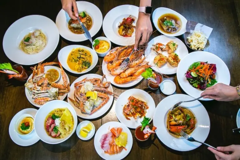 ห้องอาหารดีไลท์ ณ โรงแรมดับเบิ้ลทรี บาย ฮิลตัน สุขุ...