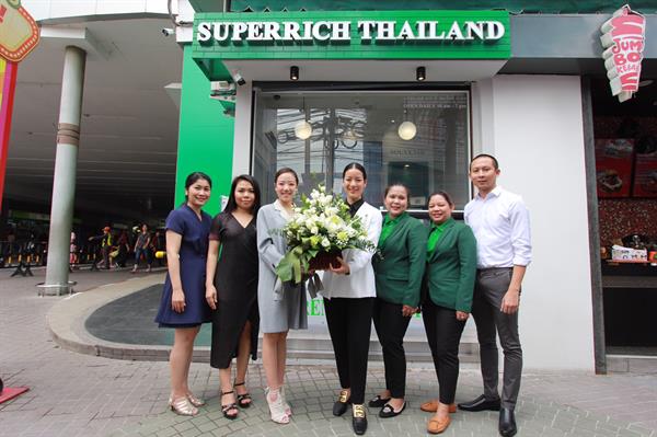 คุณสุฐิตา โชติจุฬางกูร (ที่ 3 จากซ้าย) ผู...