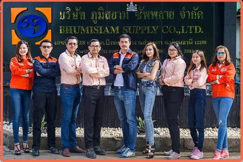 นายรัฐโรจน์ ภูริหิรัญพิพัฒ (กลาง) กรรมการ...