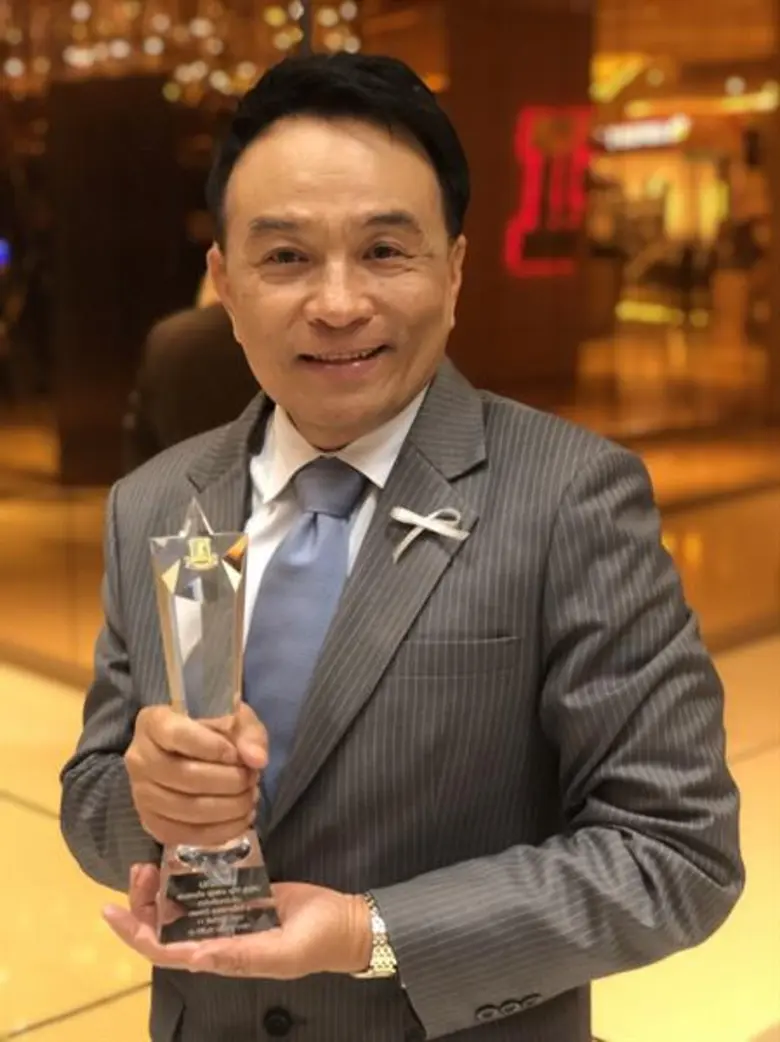 คุณสุวิช สุทธิประภา ผู้ดำเนินรายการคุยโขมงบ่ายสามโม...