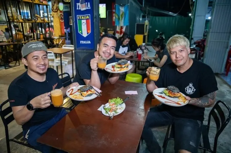 3 หนุ่ม "ลาบานูน" พากลับถิ่นเก่าเล่าศิลปะ...