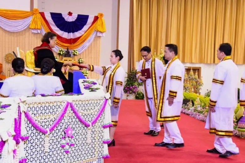 สมเด็จพระกนิษฐาธิราชเจ้า กรมสมเด็จพระเทพรัตนราชสุดา...